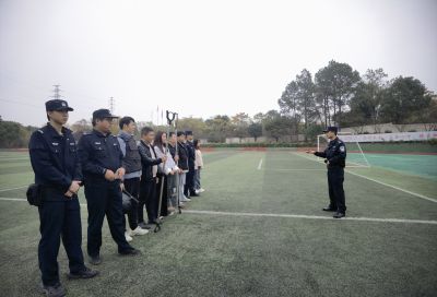 反恐防暴技能培训，筑牢校园安全防线