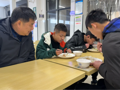 元宵佳节暖人心，师生相伴共团圆