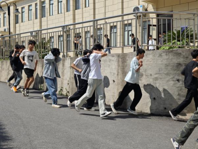 增强应急能力、共筑安全防线 渝水职业技术学校5.12防震演练